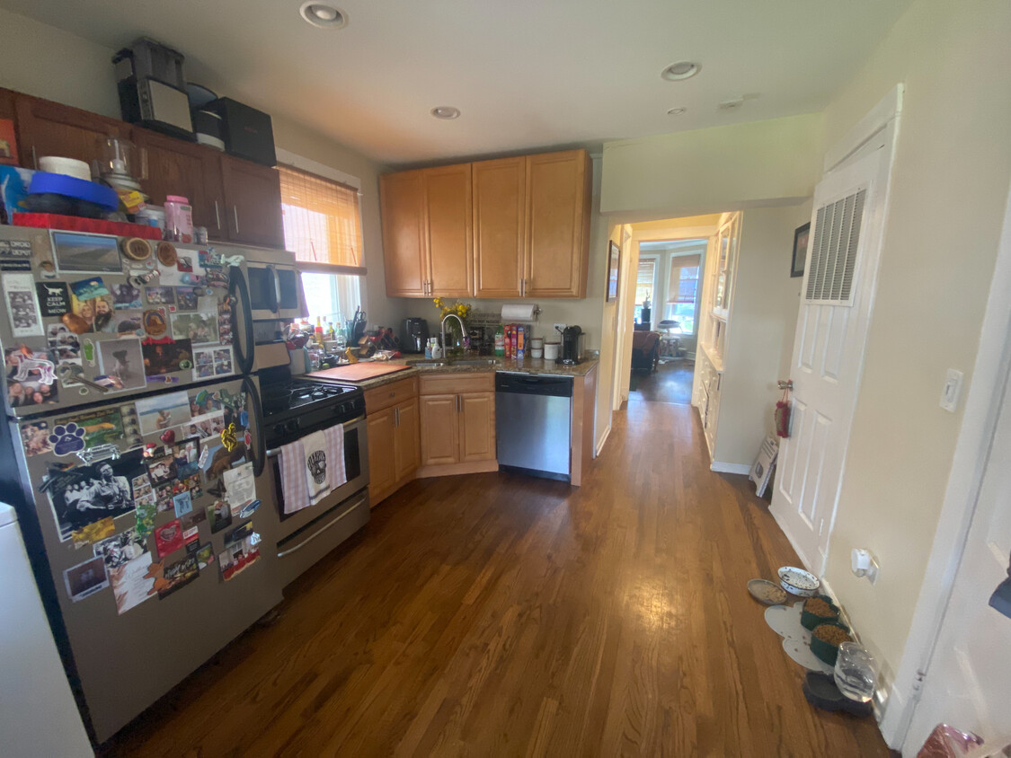 Primary Photo - 2142 W Warner Ave