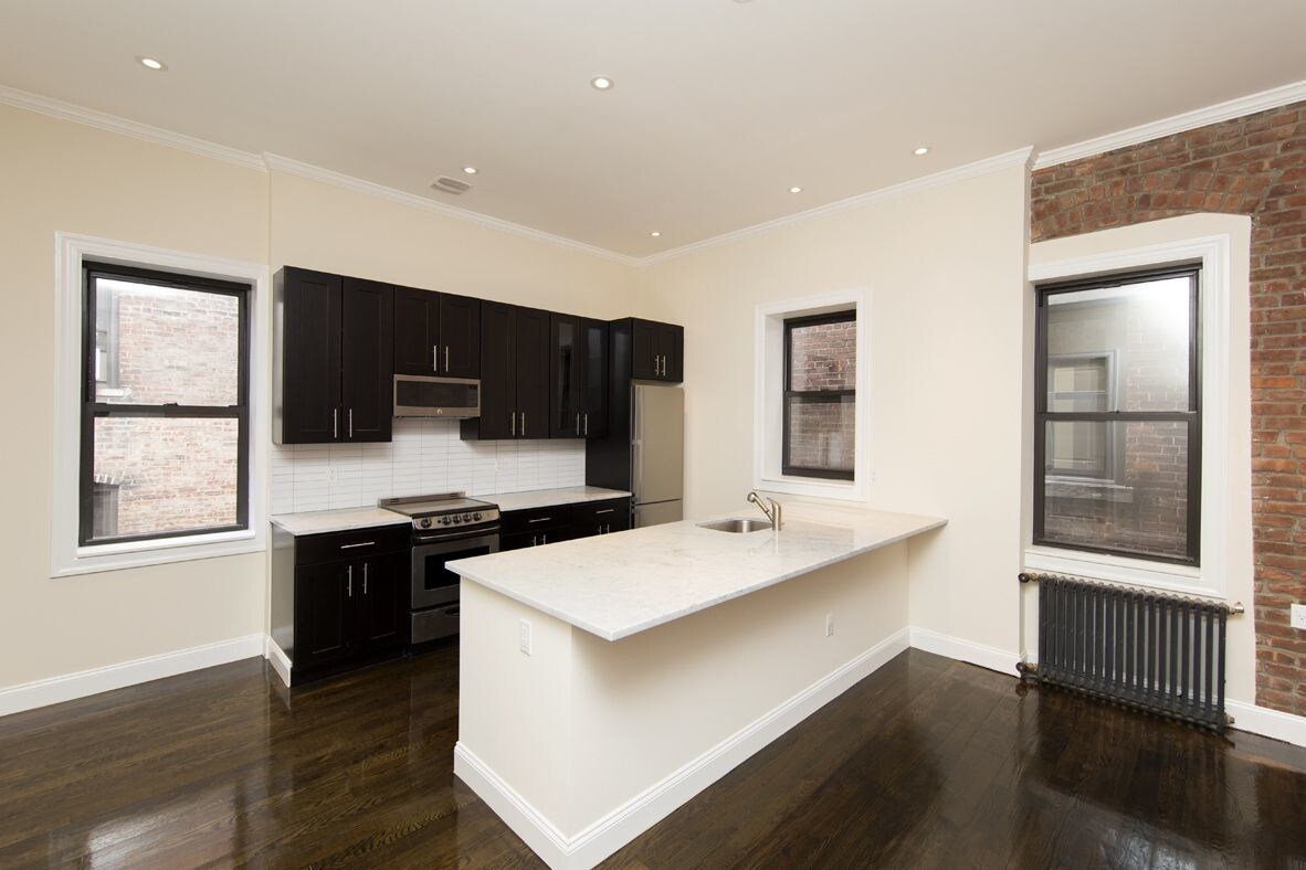 Primary Photo - 1343 Lexington Ave