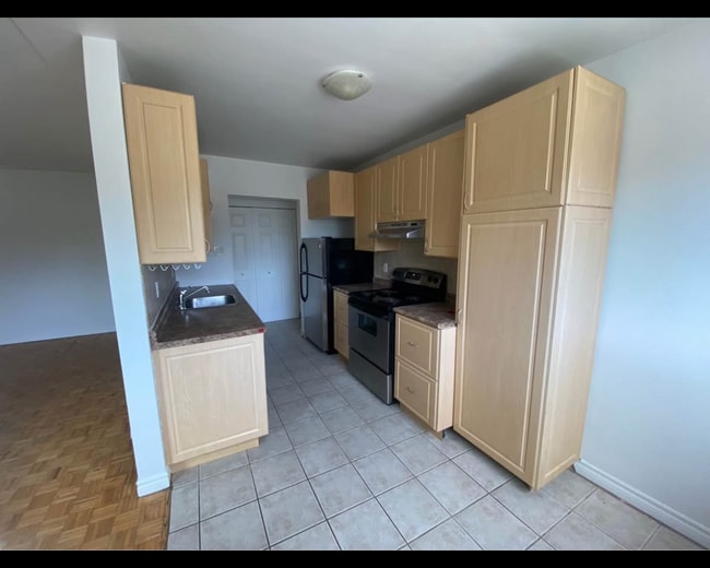 Building Photo - 792 Hughson St