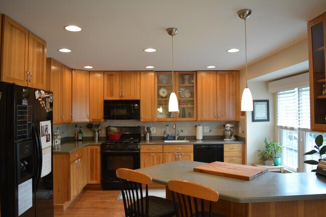 Building Photo - 10156 Village Knolls Ct
