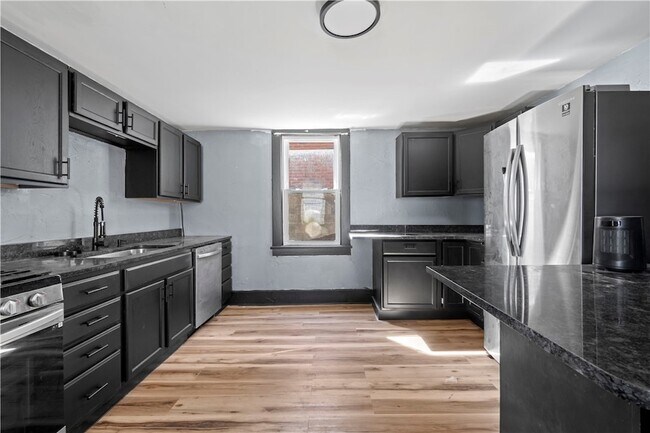 Foto del edificio - 813 Bower Hill Rd