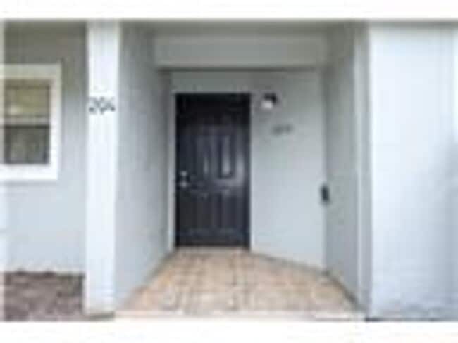 Photo - 204 Dorchester Square House