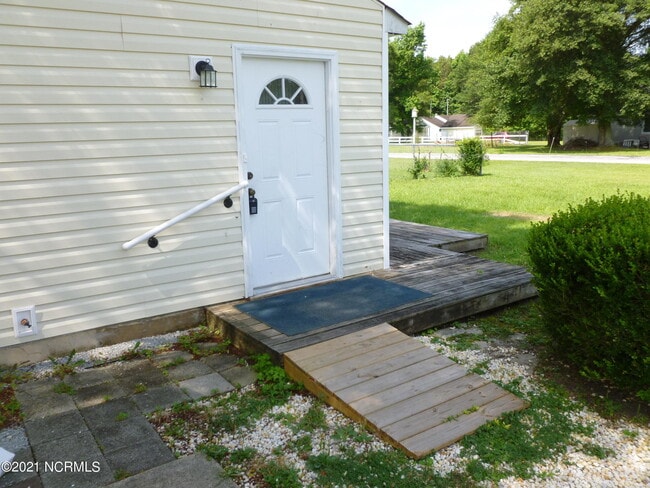 Building Photo - 923 Ramsey Rd