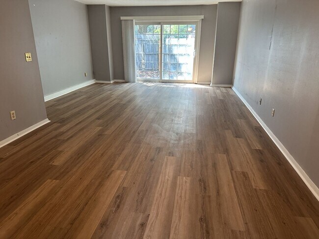 Foto del edificio - 11 Knollwood Cir