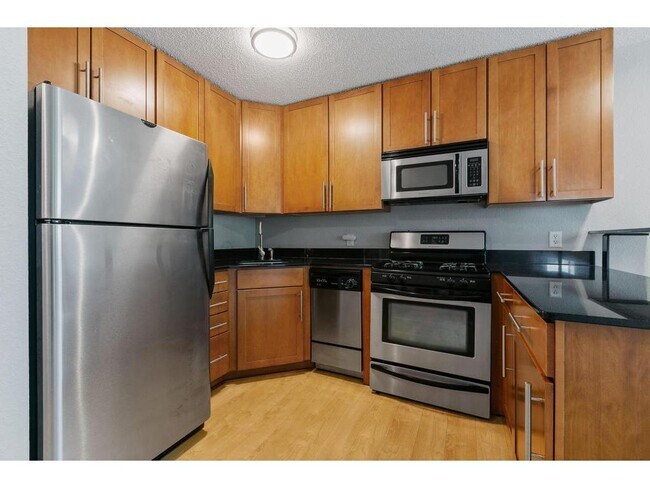 Foto del edificio - 2530 1st Ave S