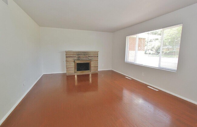 Foto del edificio - 4011 W Greenbrier Dr
