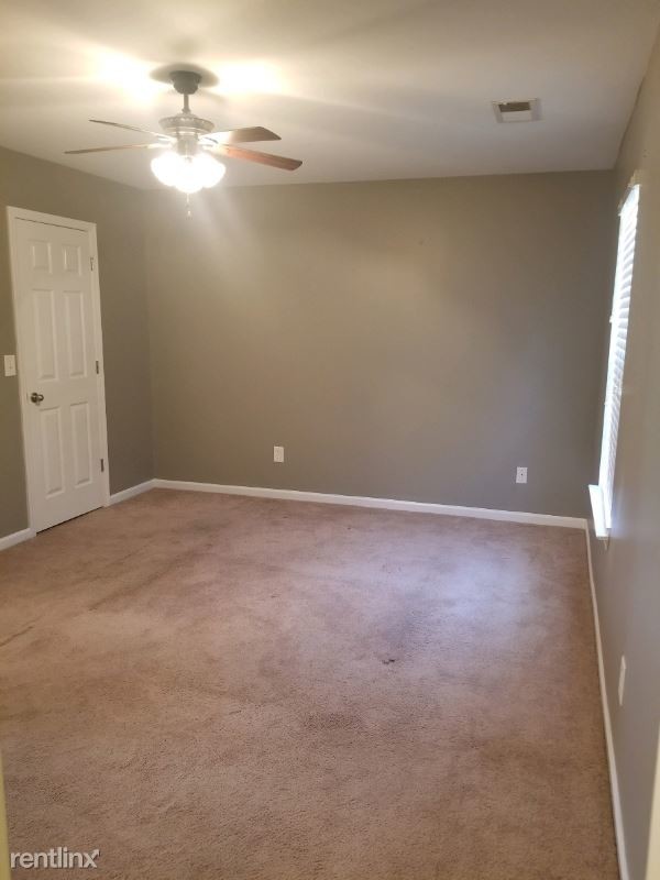 Building Photo - 4 br, 2.5 bath House - 105 Saskatoon Dr