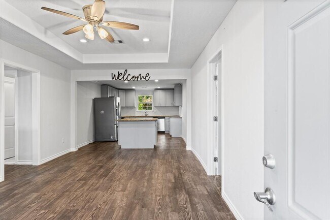 Foto del edificio - 8138 Oak Knoll Ln