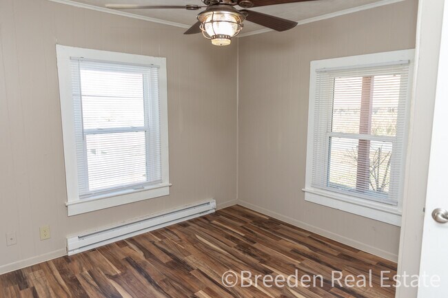 Foto del edificio - 928 Fairview Dr SW