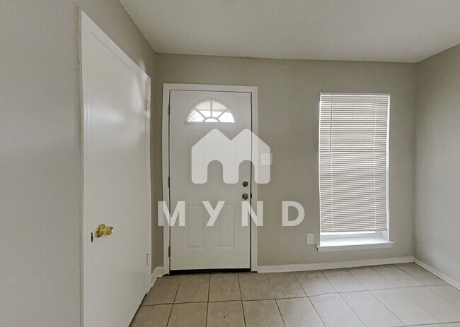 Building Photo - 2530 Hillcrest Cir