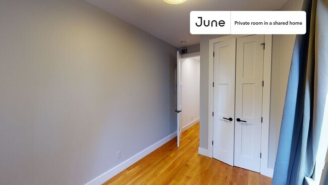 Foto del edificio - Private bedroom in 3 bed/1 bath Home
