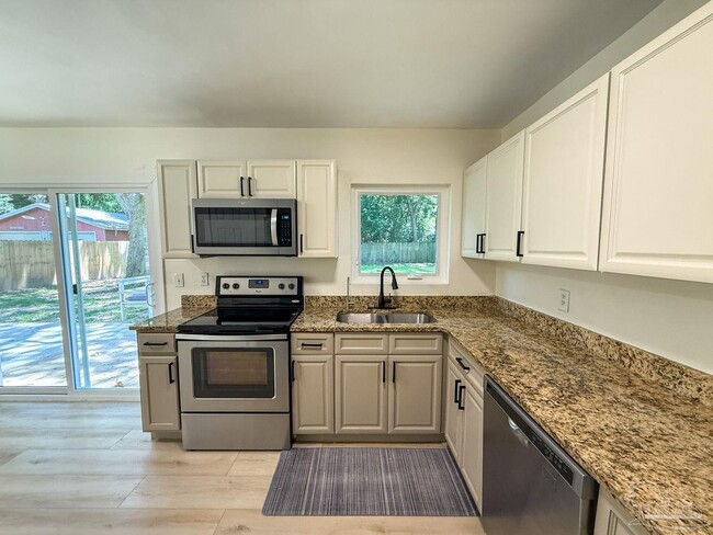 Building Photo - 1501 Croquet Dr