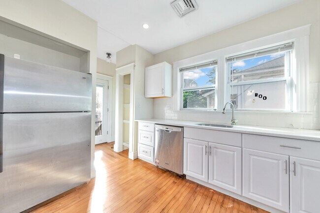 Foto del edificio - 301 Alewife Brook Pky