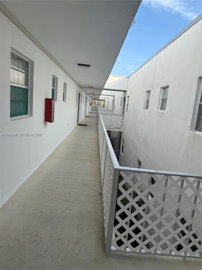 Foto del edificio - 6507 Winfield Blvd