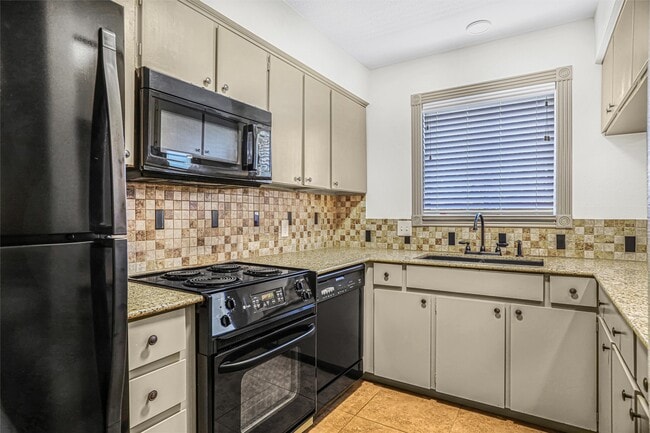 Foto del edificio - 4410 T C Jester Blvd