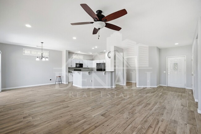 Foto del edificio - 16536 W Rock Springs Ln