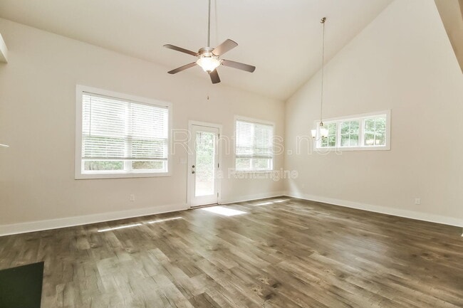 Foto del edificio - 140 Stewart Glen Dr