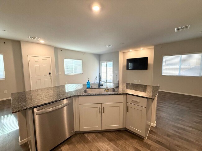 Foto del edificio - Modern 3-Bedroom townhome with Open Layout, Community Pool & Prime Location