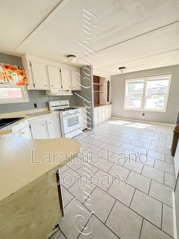 Building Photo - 954 N McCue St