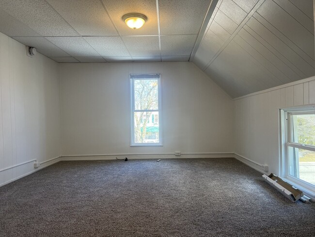 Building Photo - 441 Elm St