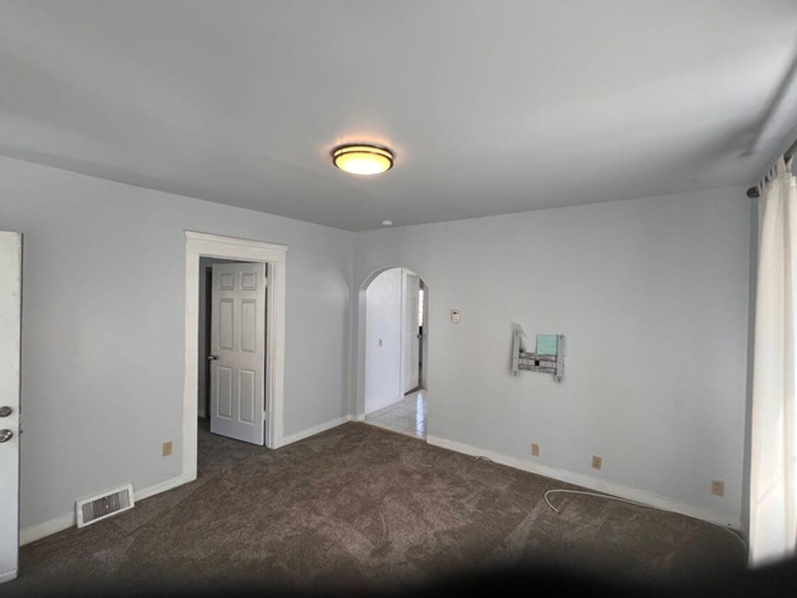 Newly remodeled 2 bedroom 1 bathroom upper... - Newly remodeled 2 bedroom 1 bathroom upper...