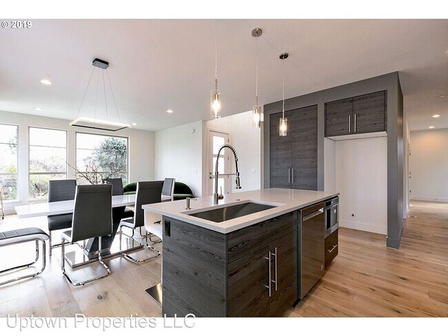 Building Photo - 4 br, 2.5 bath House - 8057 SE 19th Avenue