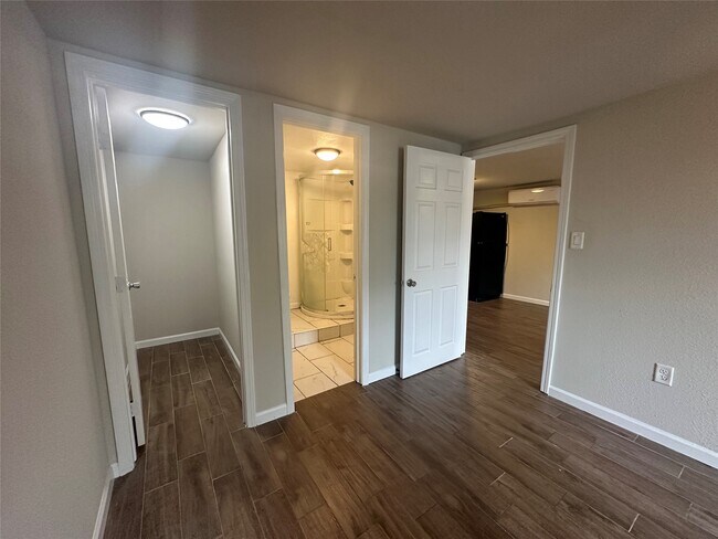 Building Photo - 605 E Hunnicutt St