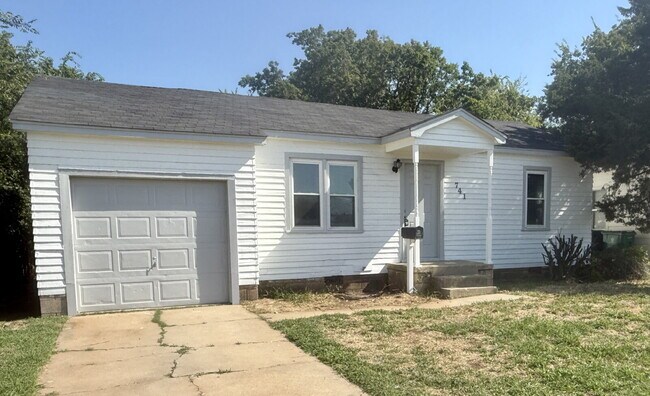 Foto del edificio - 2 Bed, 1 Bath Home in OKC – $950/month