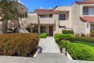 Building Photo - 43 Aruba St