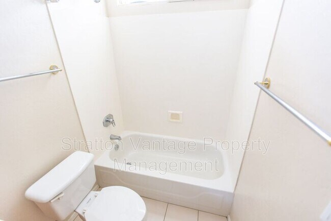 Foto del edificio - 16844 S 14th Ln