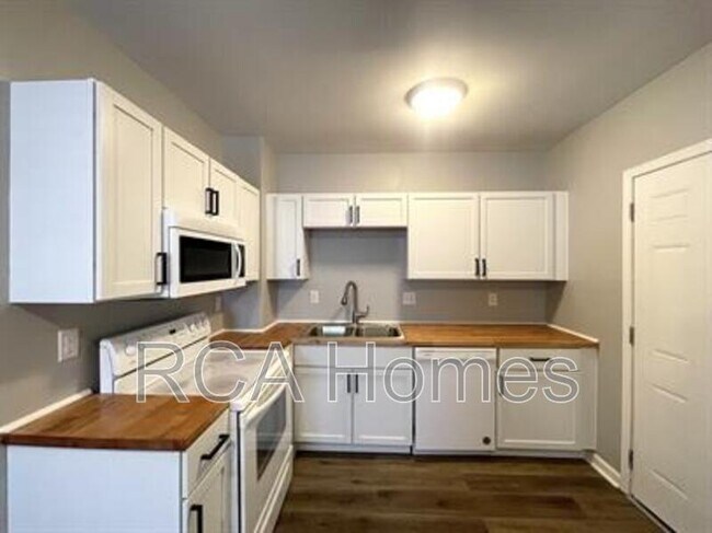 Foto del edificio - 3747 E Market St