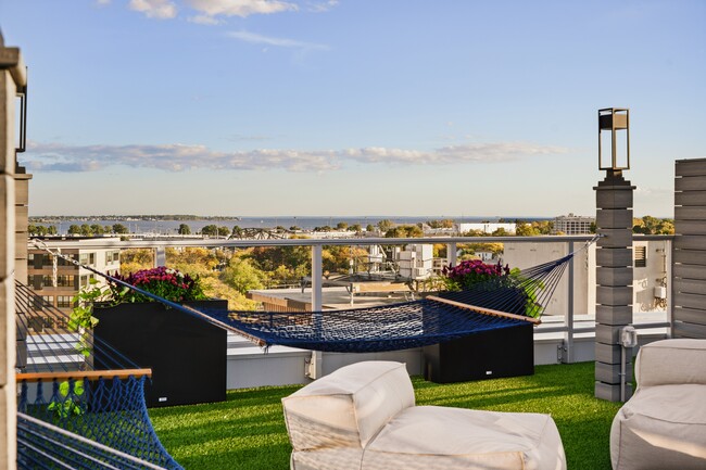 Rooftop Lounge & Hammocks - The Mason at City Crossing