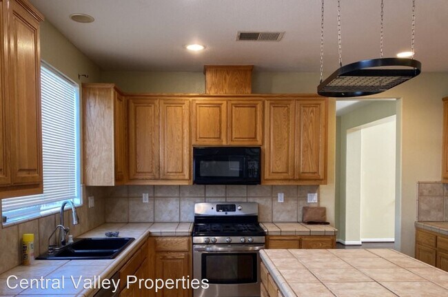 Building Photo - 4 br, 3 bath House - 2537 Squall Way