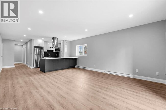 Building Photo - 529 Elm St