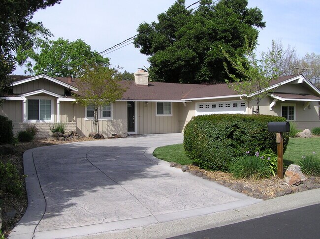 Foto del edificio - 197 Greenwood Cir