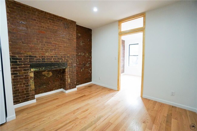 Foto del edificio - 339 E 6th St