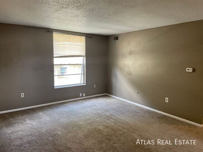 Foto del edificio - 331 N Columbine St
