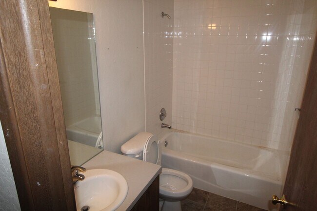 Foto del edificio - 6806 N Hamilton St