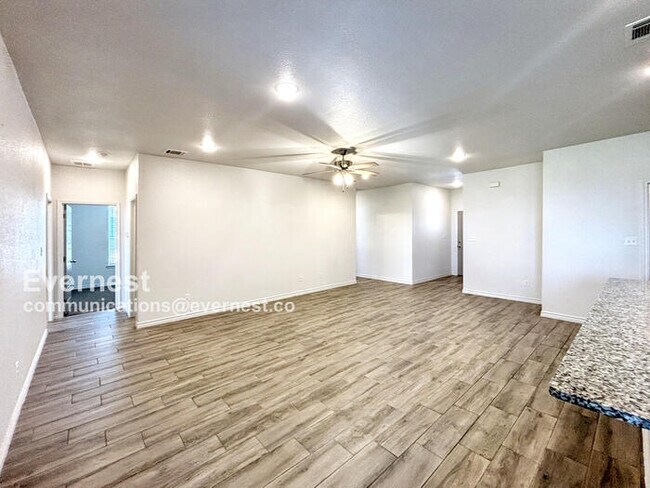 Building Photo - 8503 Glade Dr