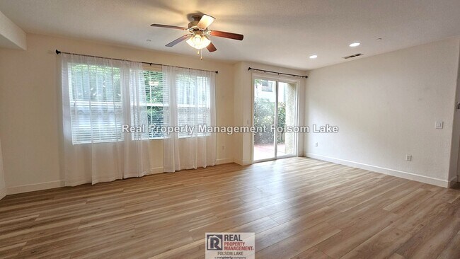 Foto del edificio - 3 Bed 3 Bath + Loft | EV Charger | Large Private Patio | Rivage in the Parkway