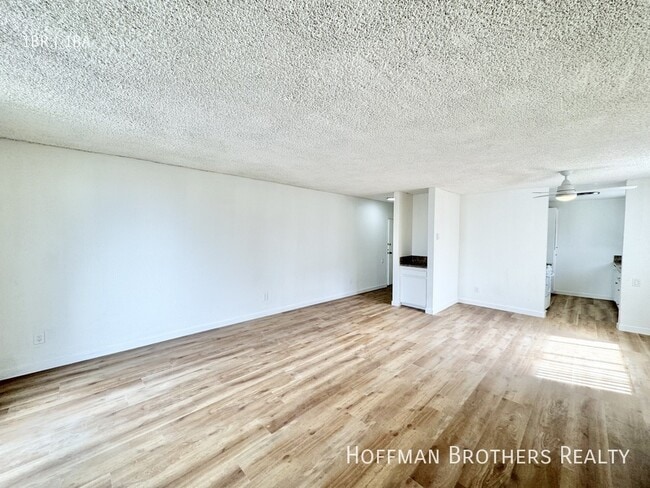 Building Photo - 1000 N Doheny Dr