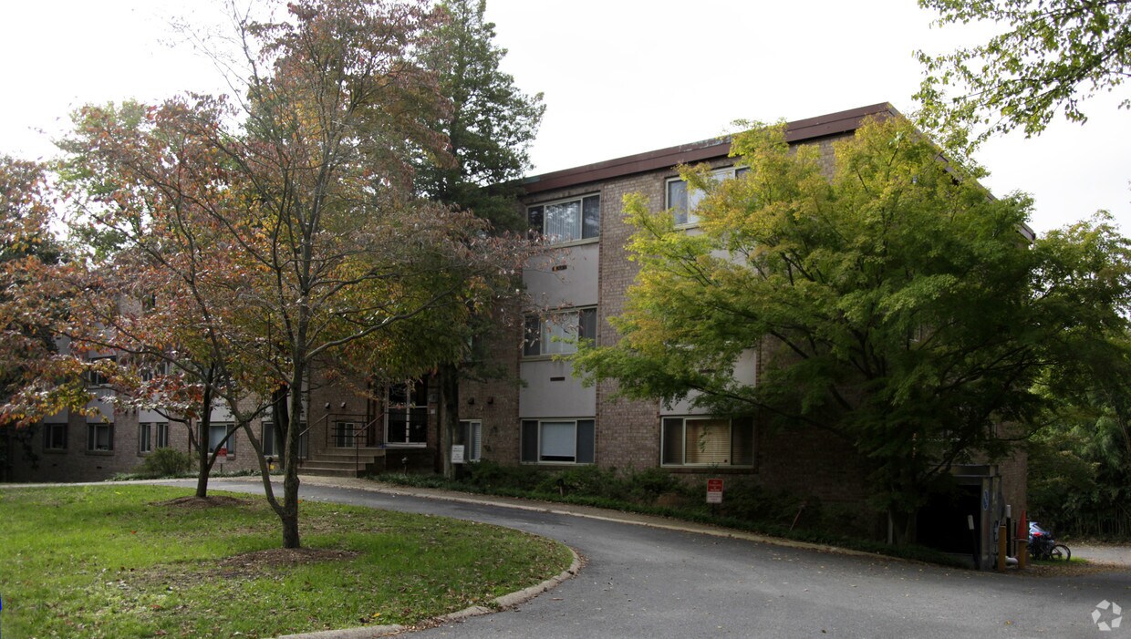 4570 MacArthur Blvd NW, Washington, DC 20007 Apartments in Washington