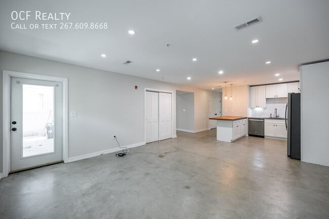 Building Photo - 1331 N Randolph St