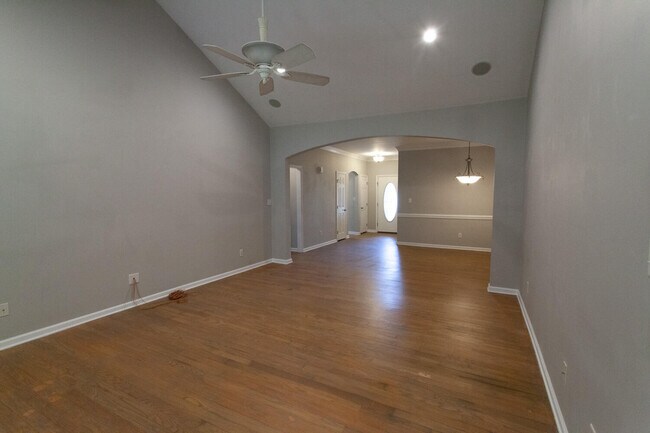 Building Photo - 318 Vanderbilt Dr