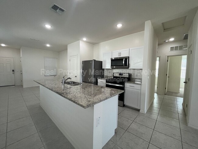 Foto del edificio - 4722 N 194th Dr