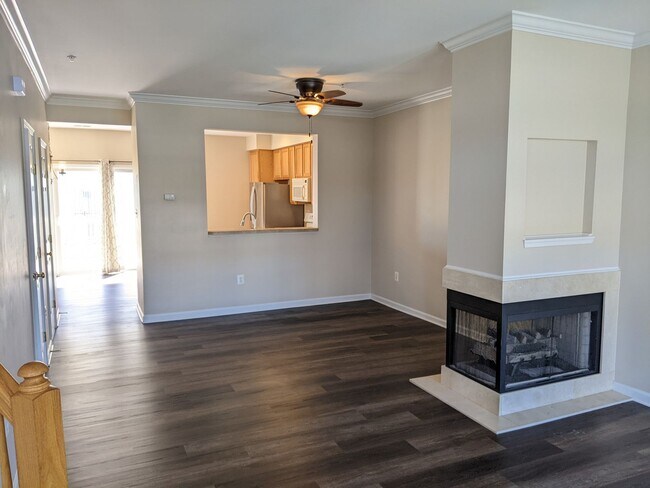 Foto del edificio - Updated condo in Ballenger Creek ready for you mid June!