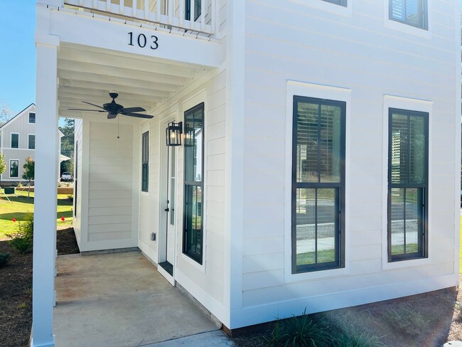 Foto del edificio - New Construction! 3 bedroom 2 bathroom home in Lagrange! Must see!