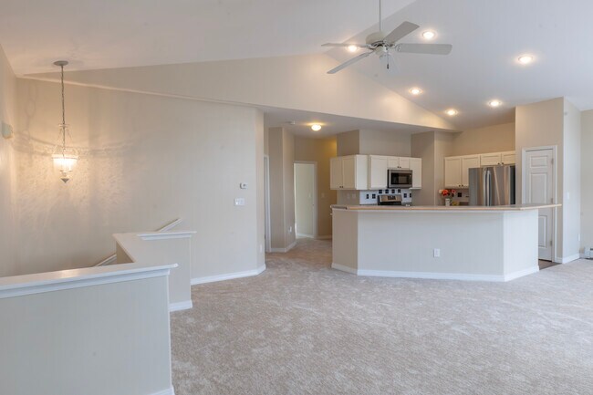 Building Photo - 4 Pine Ridge Rd