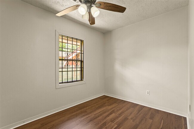 Building Photo - 2315 Leffingwell St
