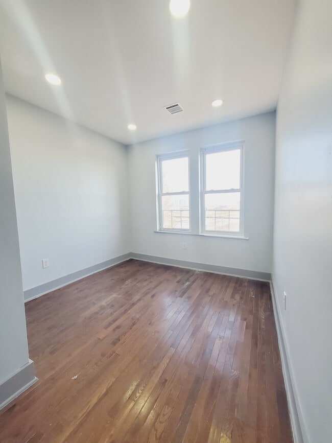 156 Randolph Ave 2 - 156 Randolph Ave